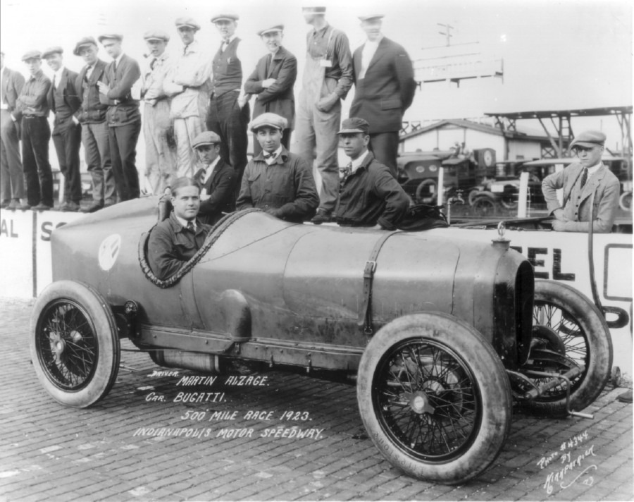 the Bugatti revue, 19-2, “Macoco” Alzaga Unzué and his team of Bugattis